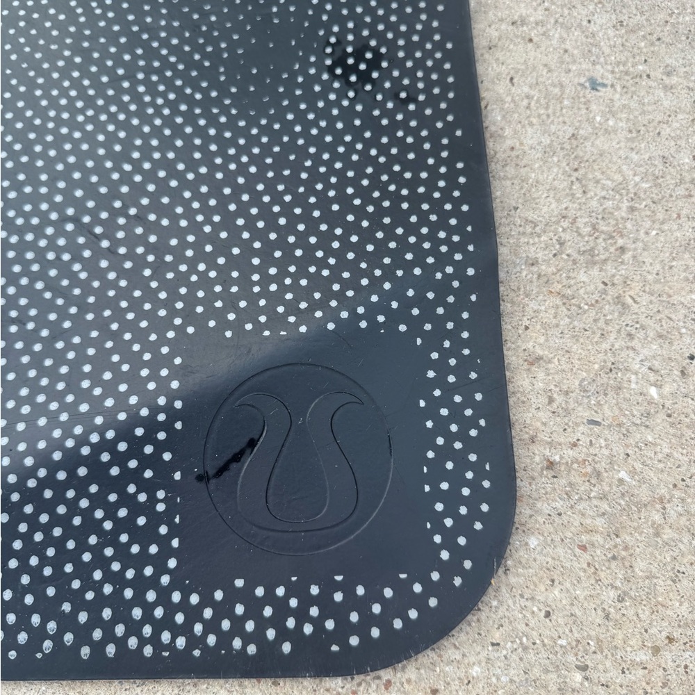 Lululemon Athletica Black Yoga Mat with Bag for wearing